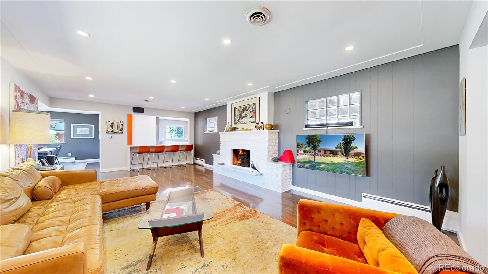 2221 W Moffat Place
