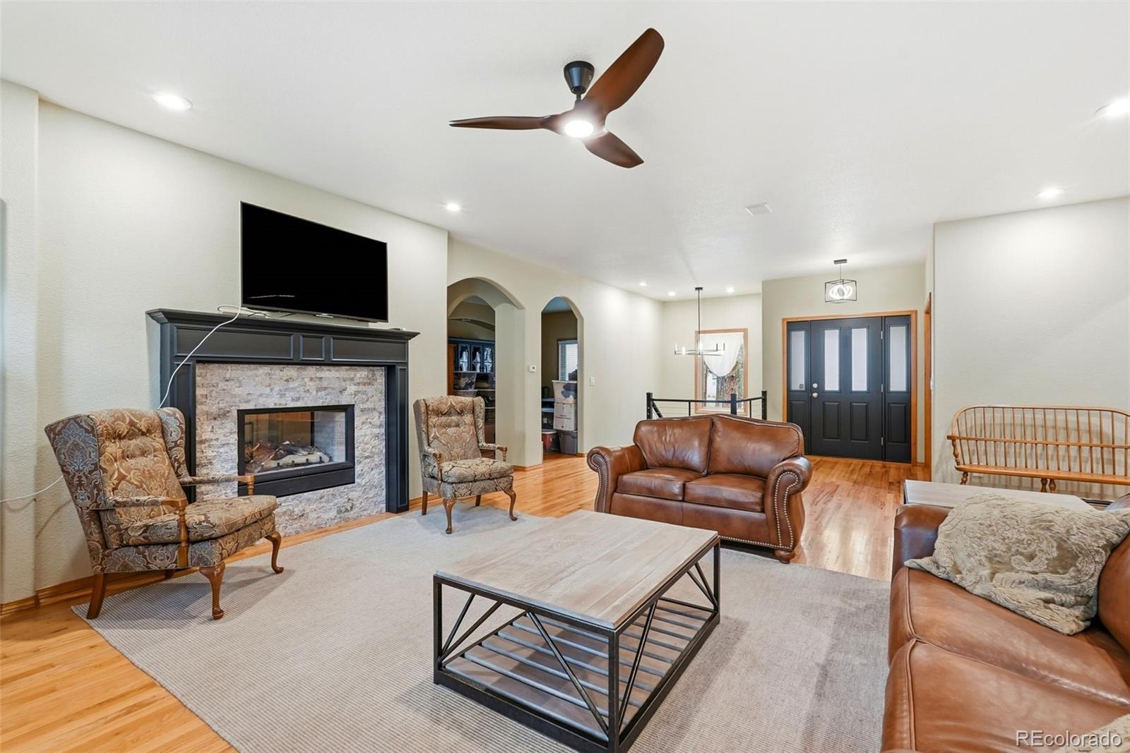 3925 Wavy Oak Drive