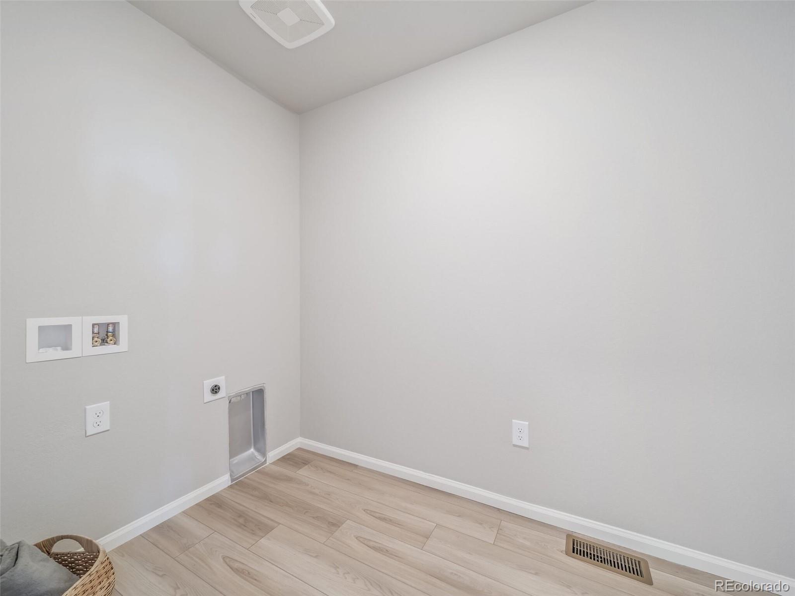 21943 E 38th Place