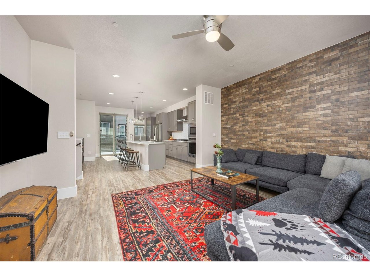 506 Promenade Dr