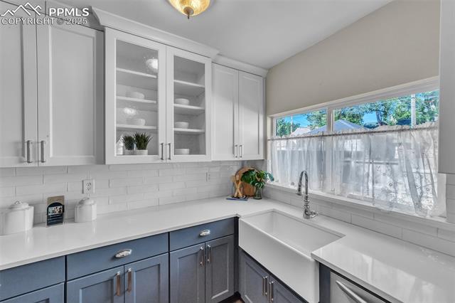 319 N Institute Street