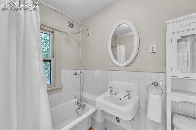 319 N Institute Street