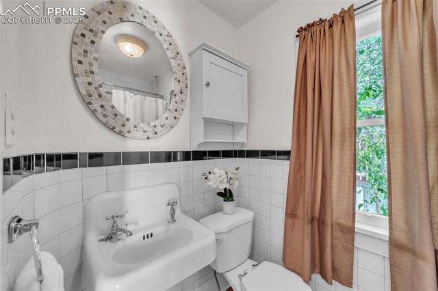 319 N Institute Street