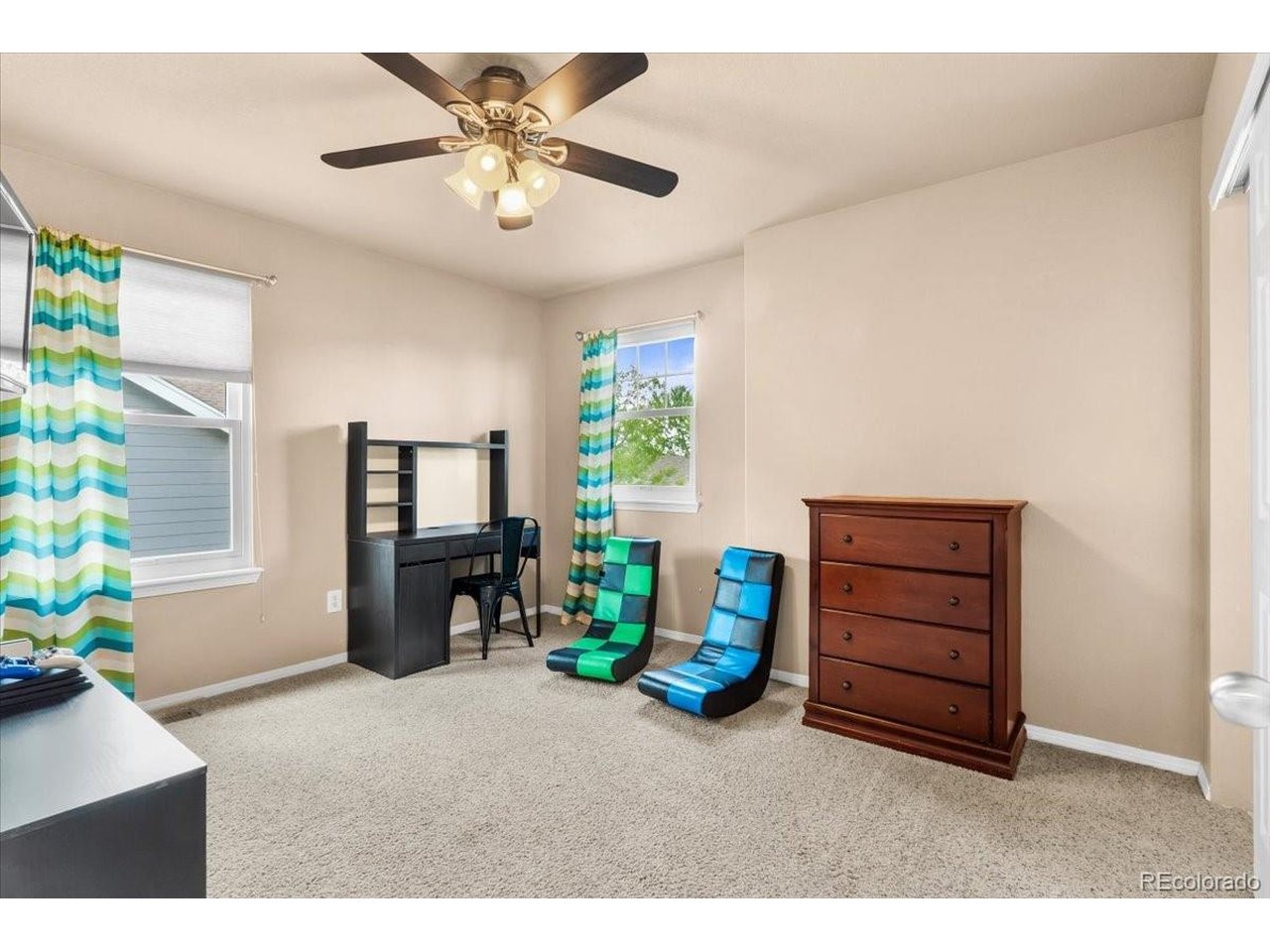 1946 E 167th Dr