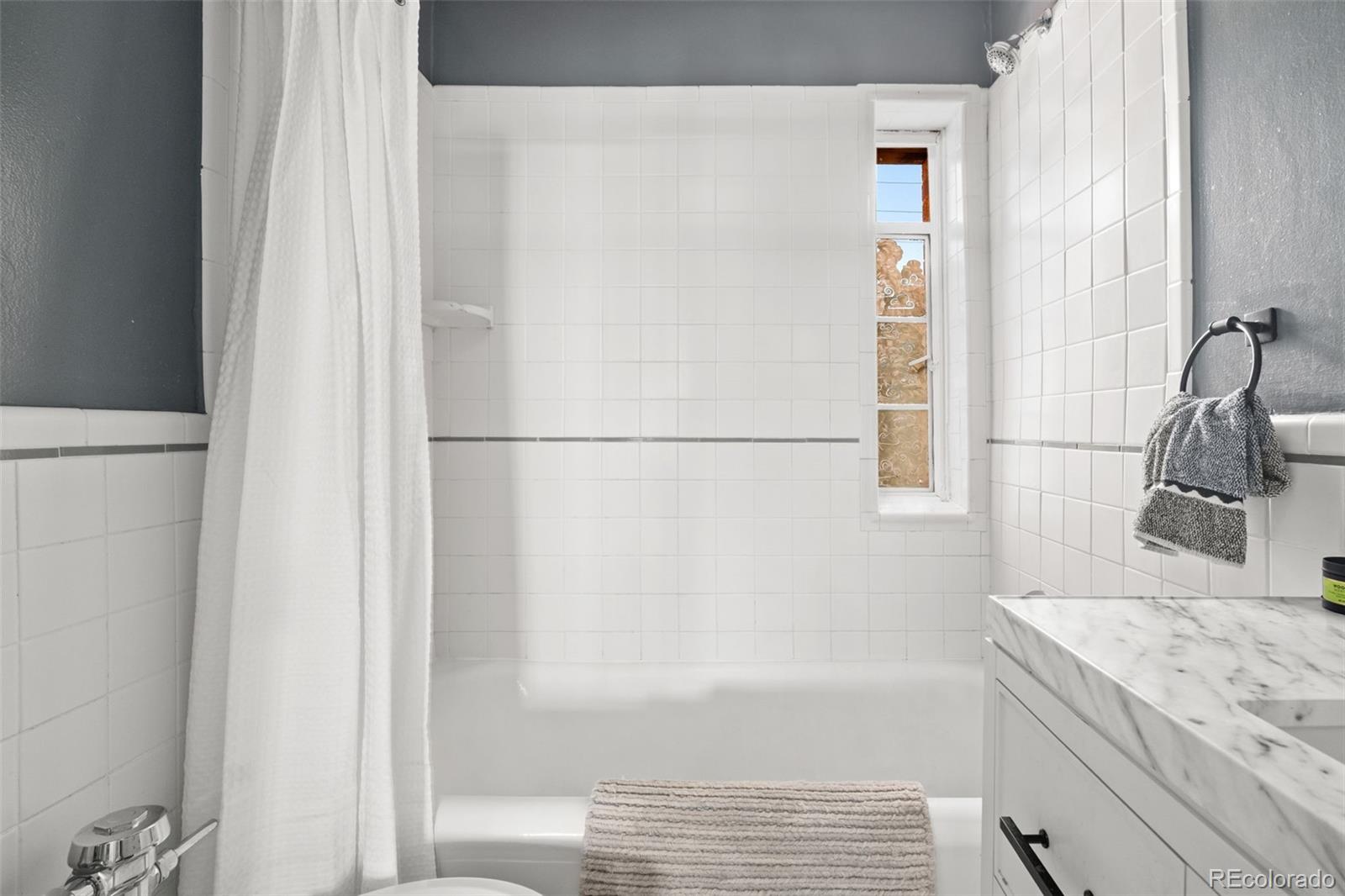 1410 Vine Street Unit: 3