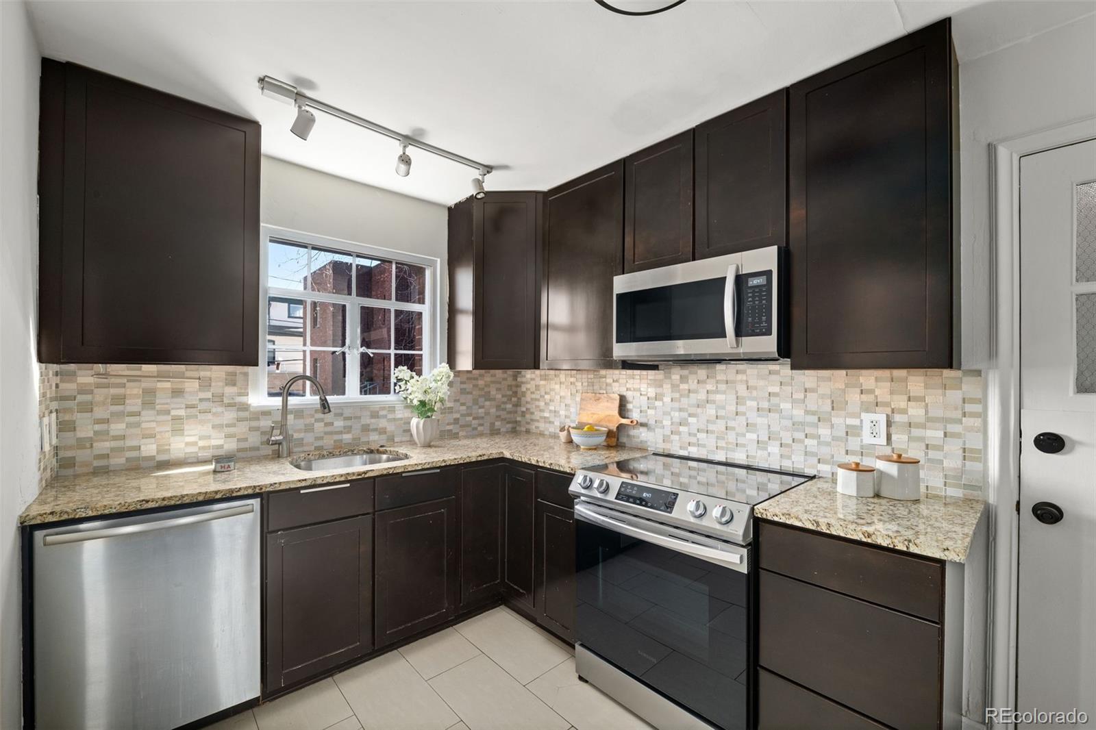 1410 Vine Street Unit: 3