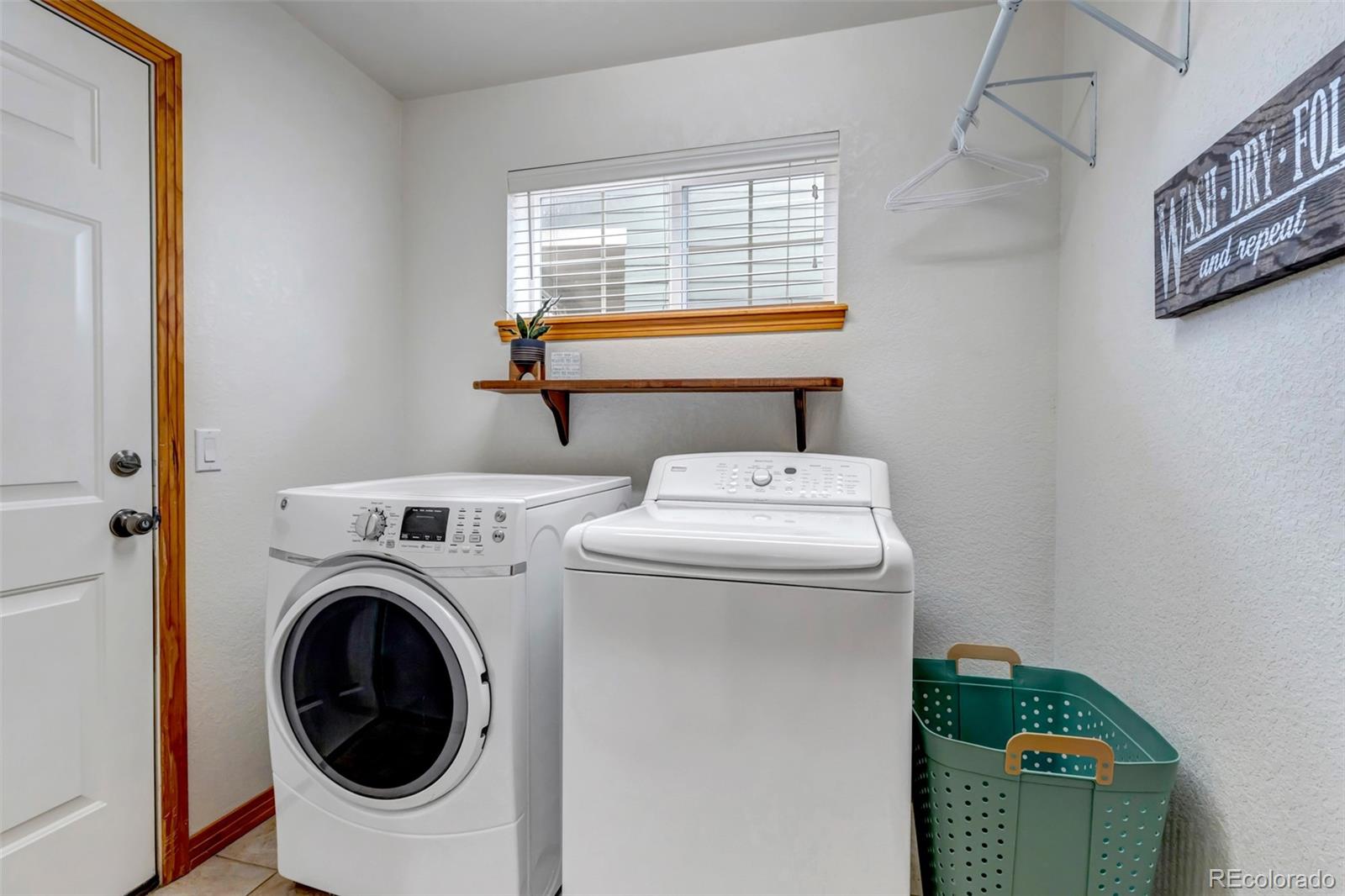 25245 E Park Crescent Drive