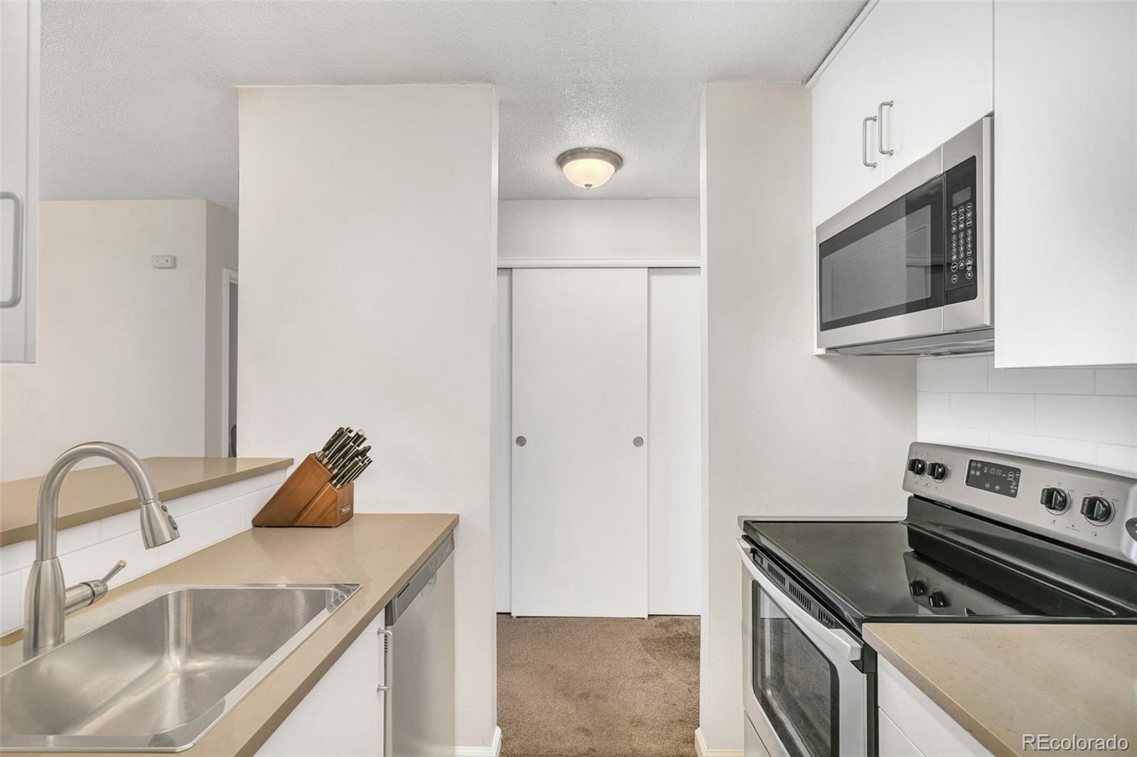 2281 S Vaughn Way Unit: 318A