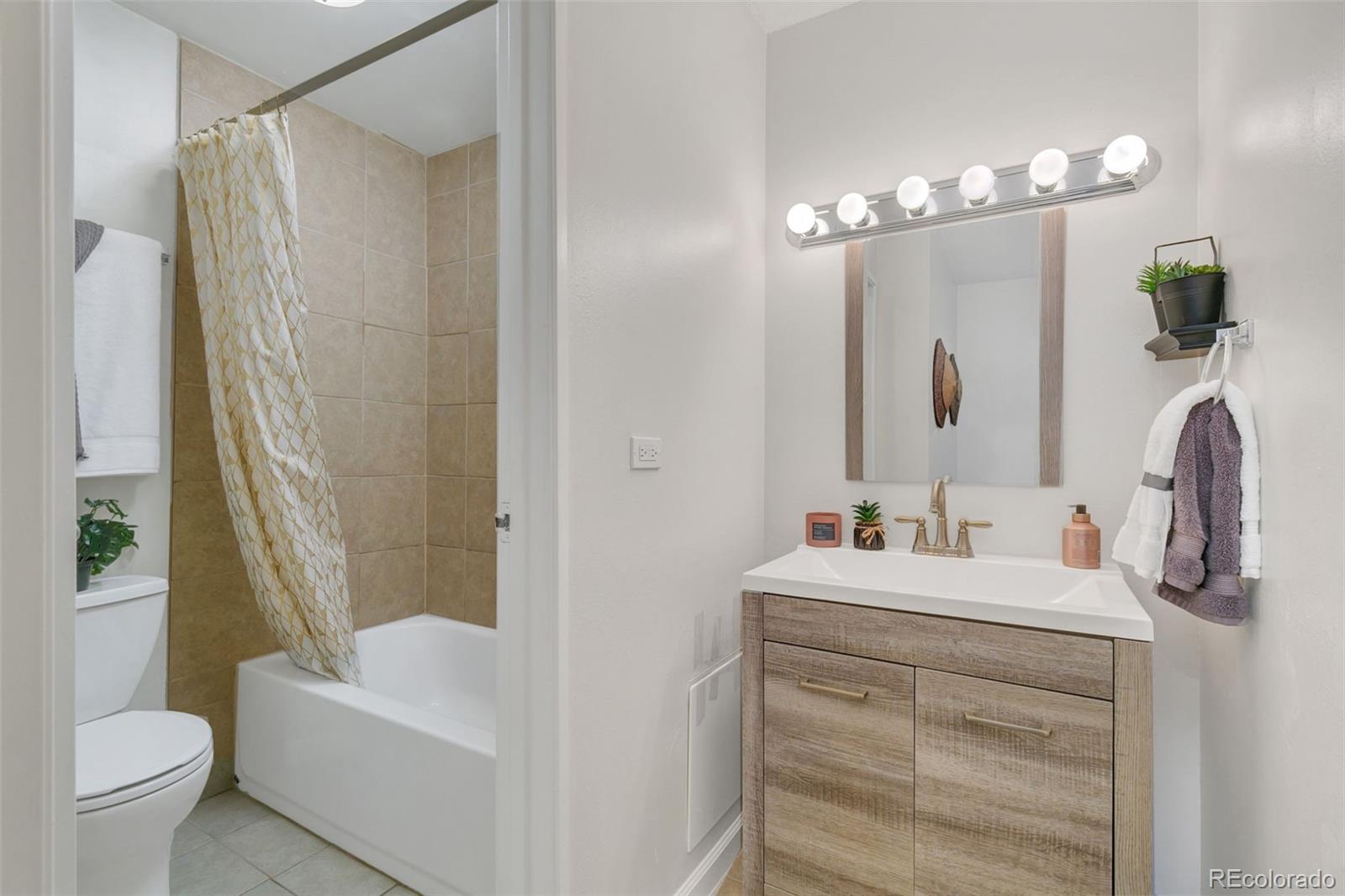 2281 S Vaughn Way Unit: 318A