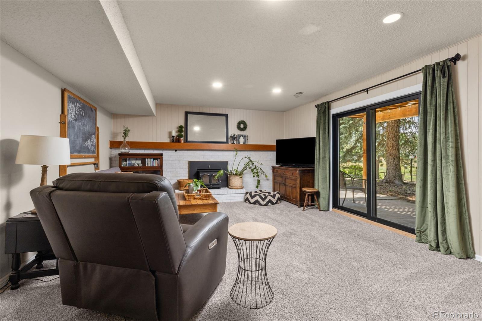 6641 Hillside Way