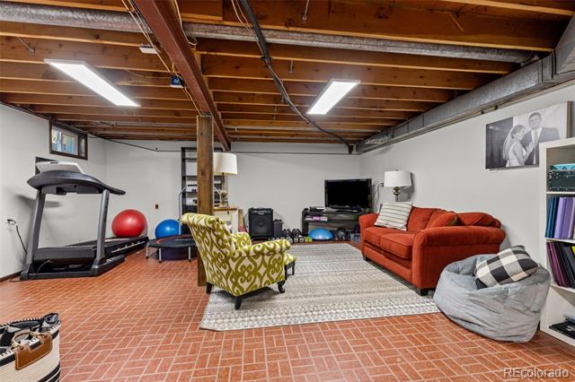6641 Hillside Way