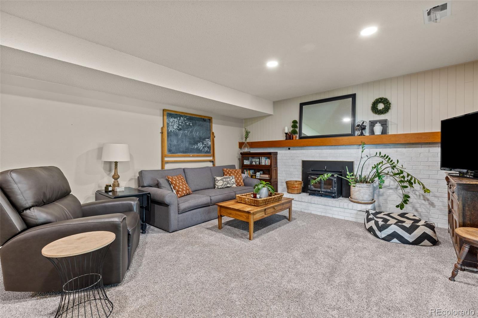 6641 Hillside Way