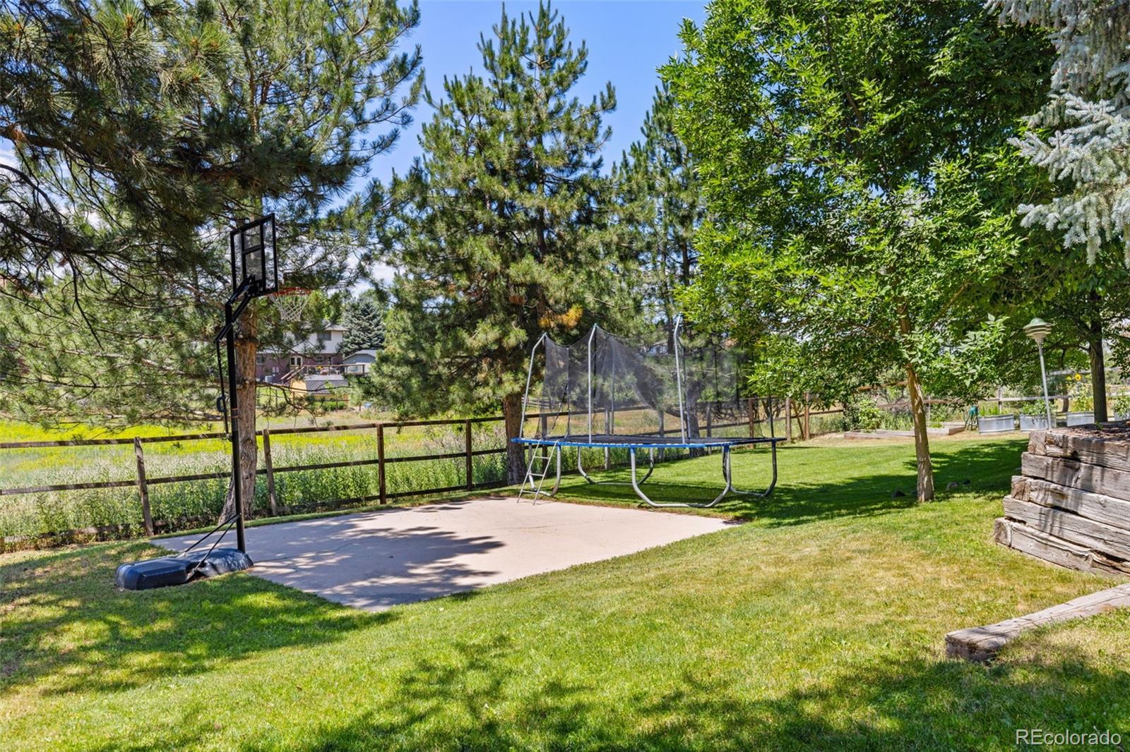 6641 Hillside Way