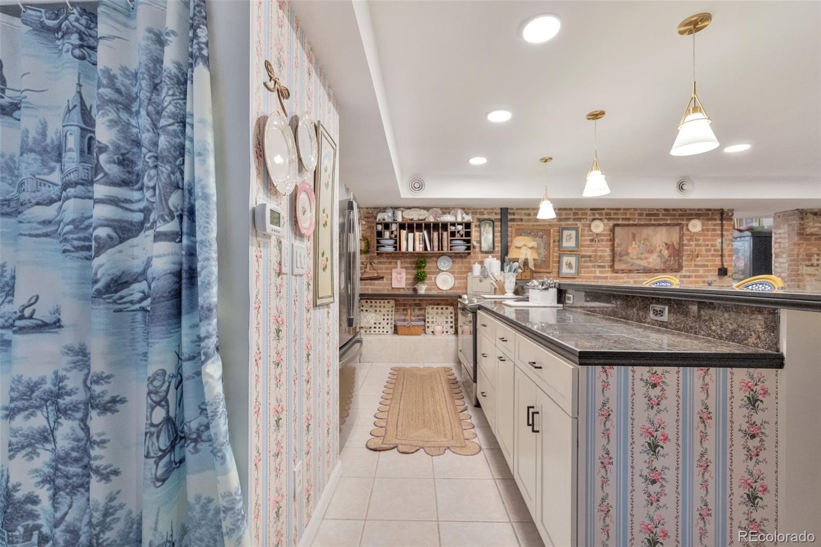 1210 E Colfax Avenue Unit: 101