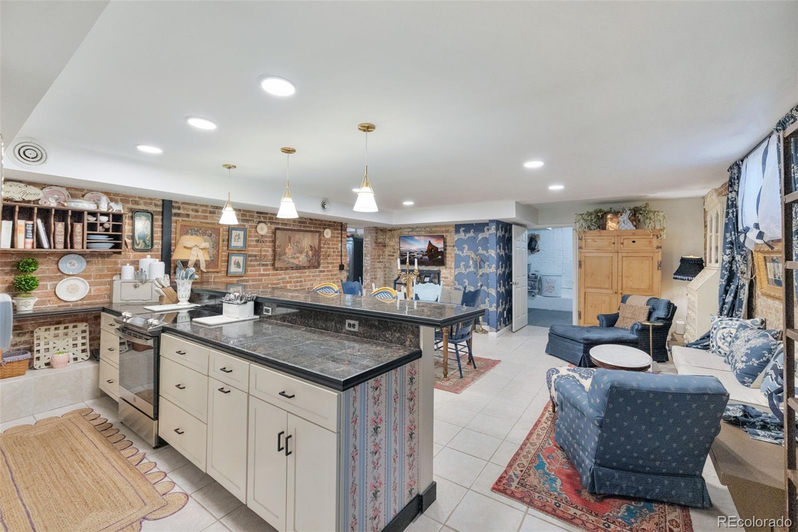 1210 E Colfax Avenue Unit: 101