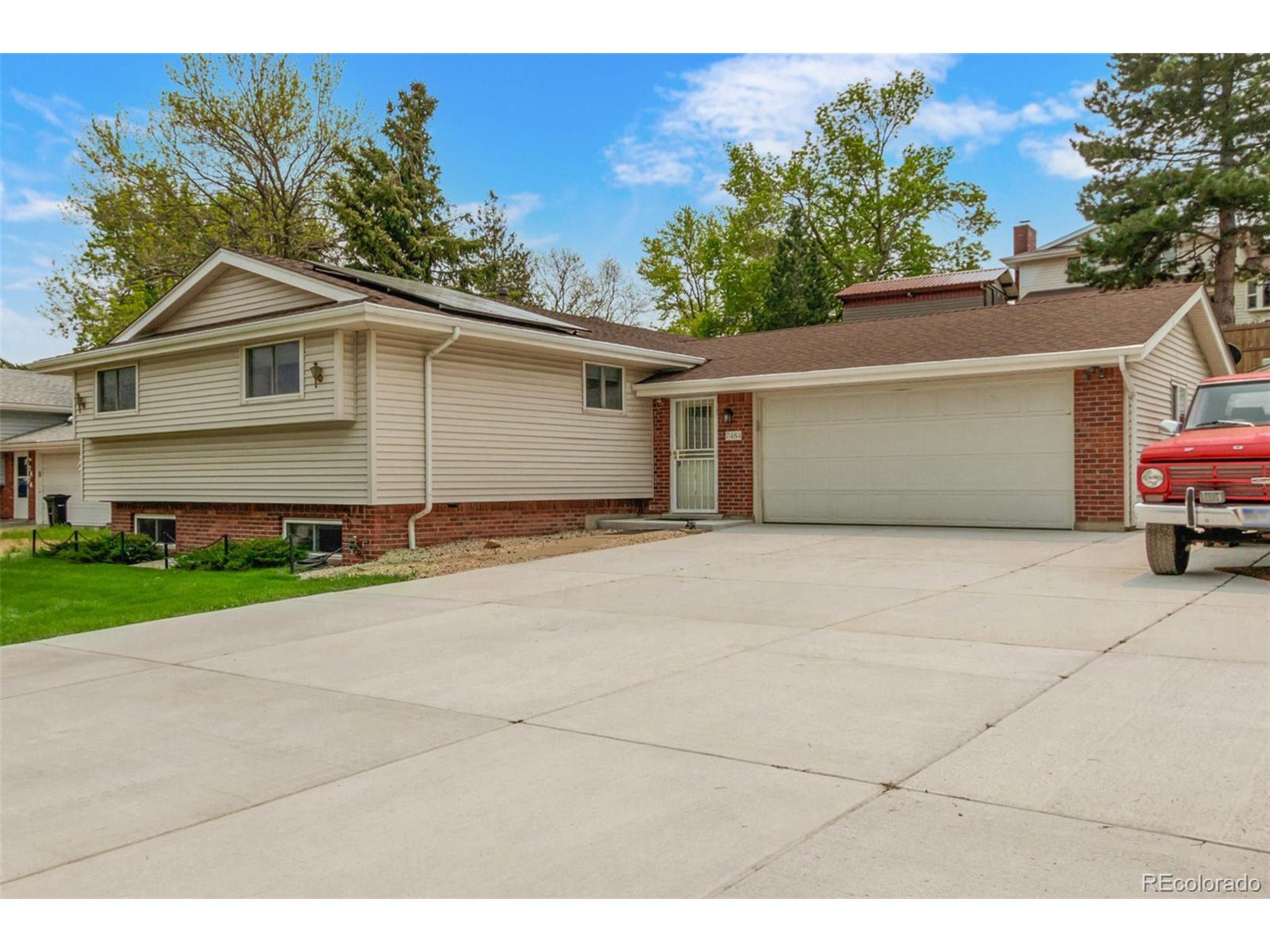 7484 W 73rd Pl