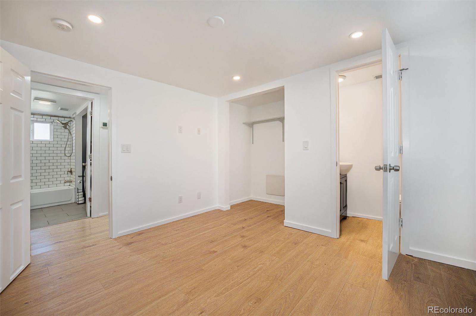 6851 E 77th Place