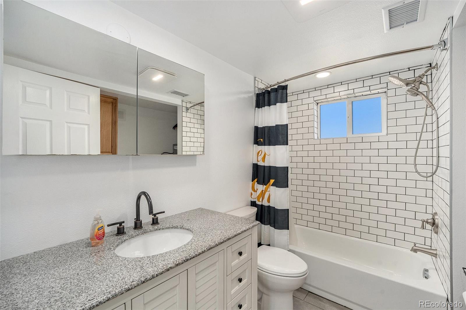 6851 E 77th Place
