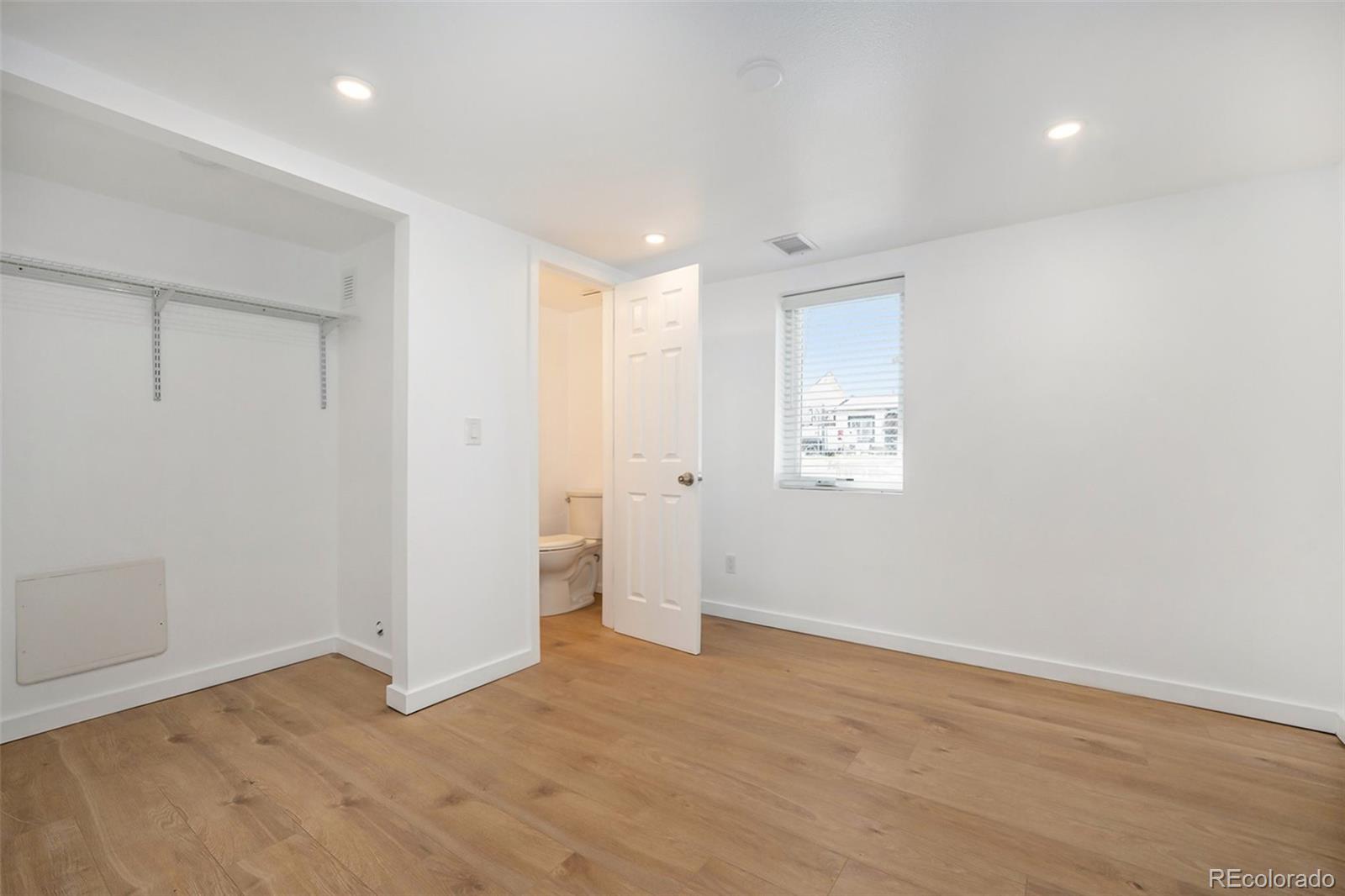 6851 E 77th Place