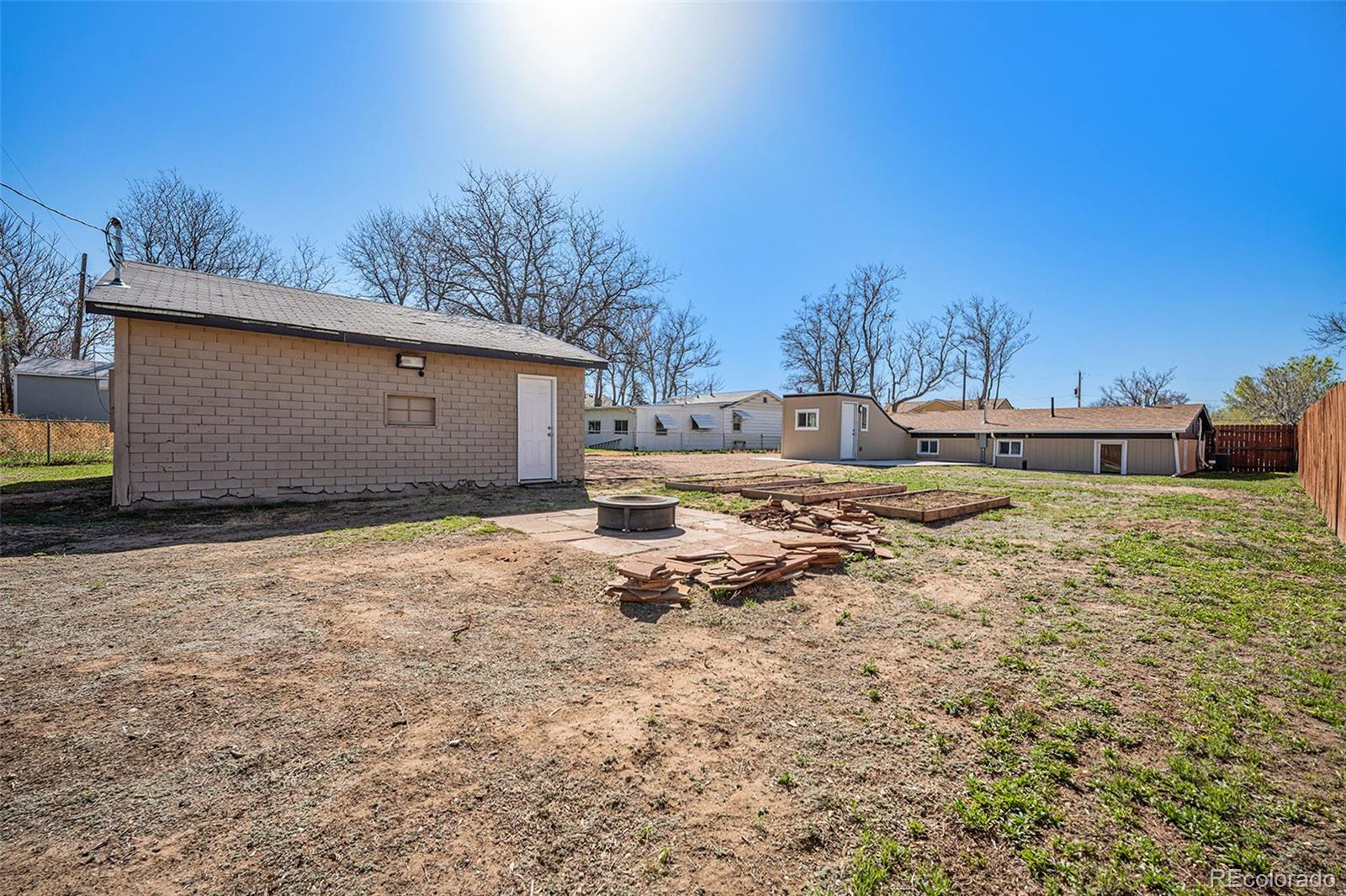 6851 E 77th Place