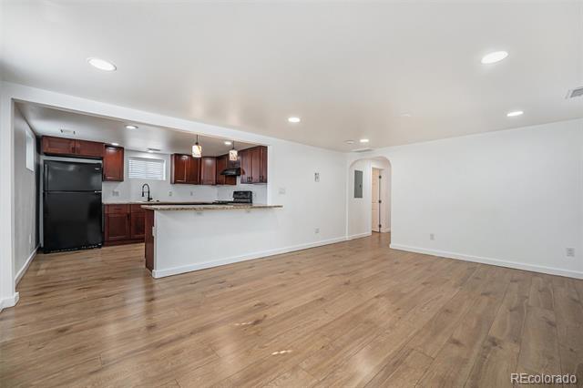 6851 E 77th Place