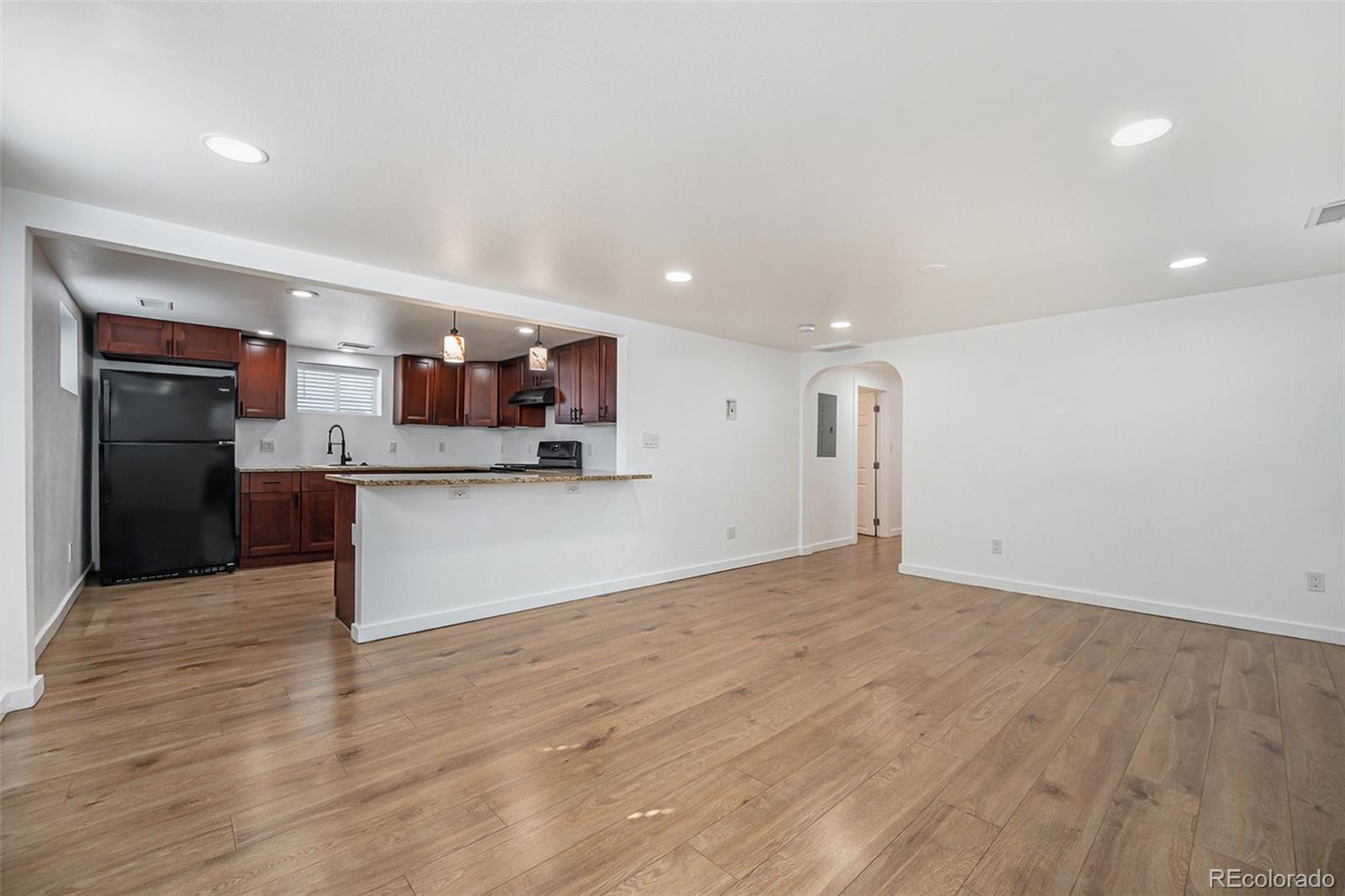 6851 E 77th Place