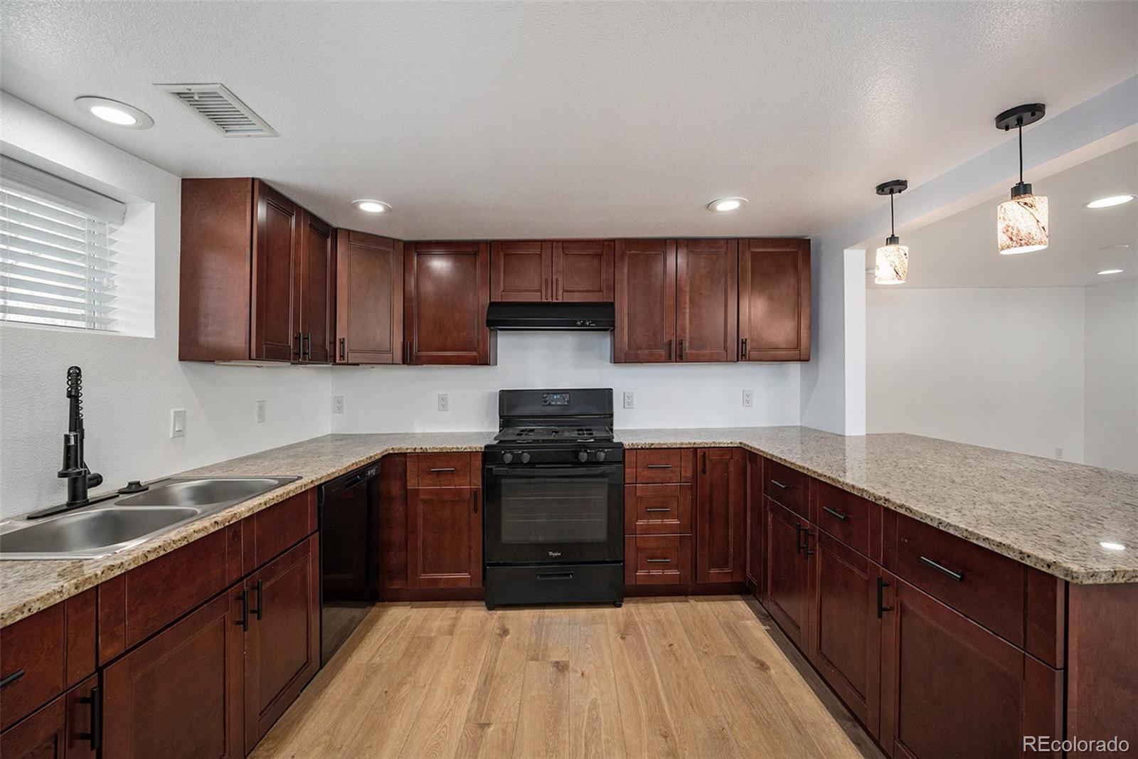 6851 E 77th Place