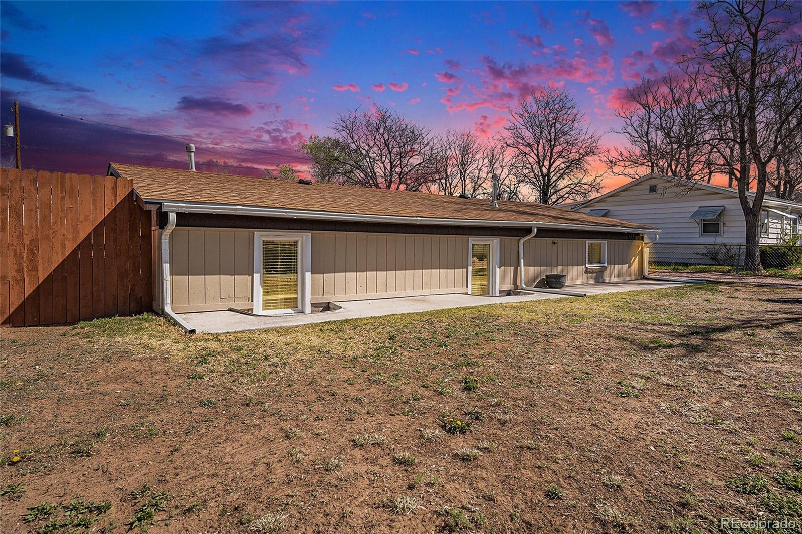 6851 E 77th Place