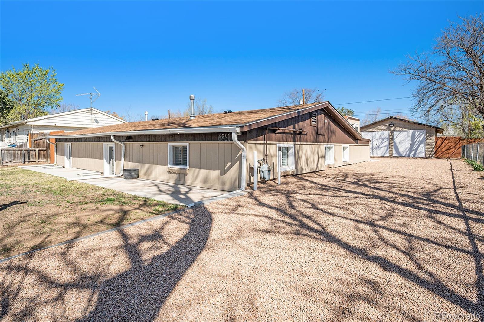 6851 E 77th Place