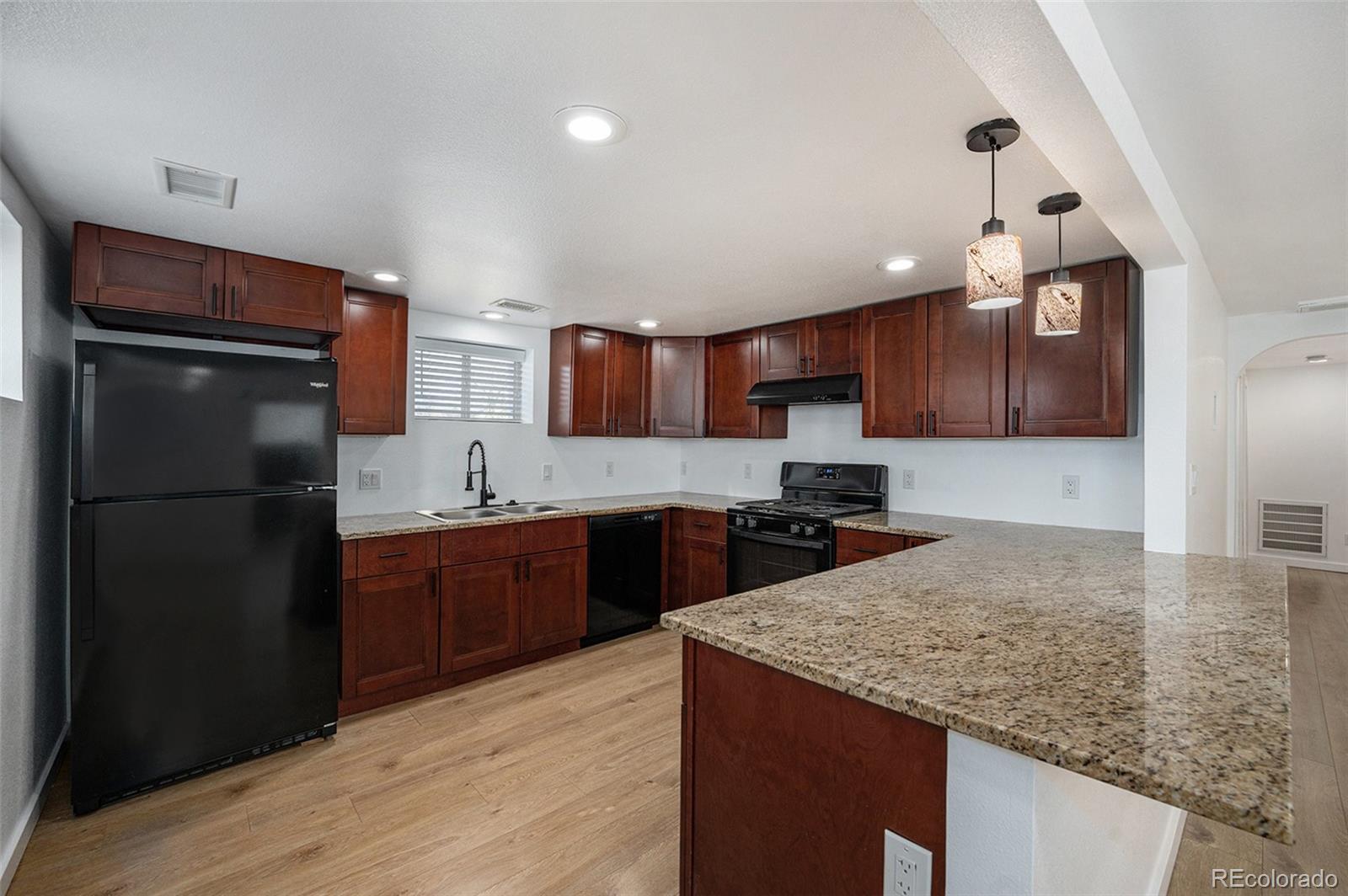 6851 E 77th Place