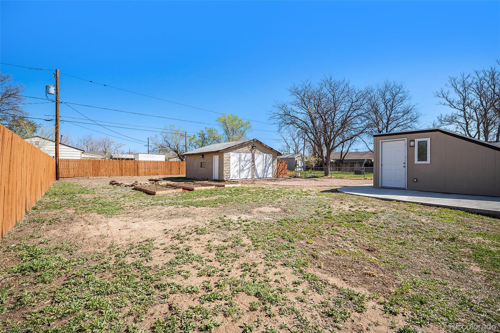 6851 E 77th Place