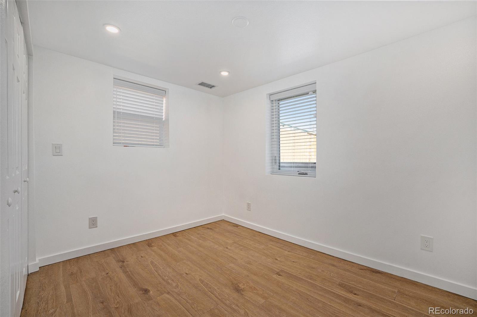 6851 E 77th Place