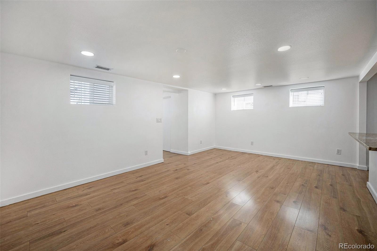 6851 E 77th Place