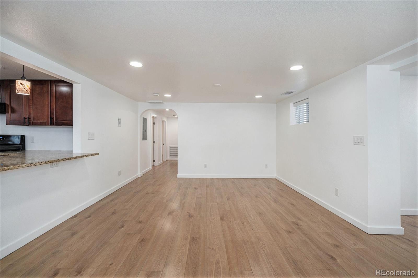 6851 E 77th Place