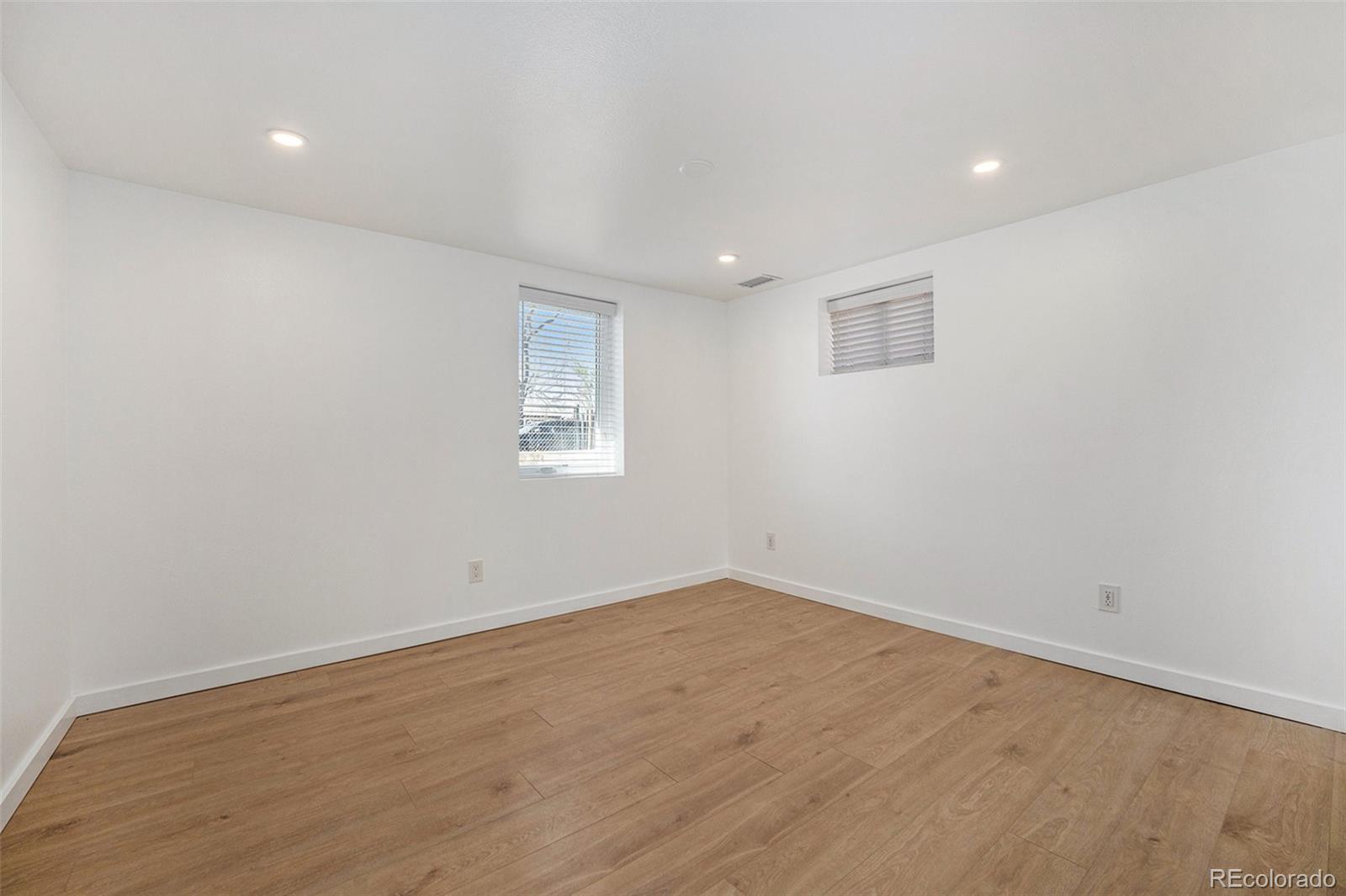 6851 E 77th Place