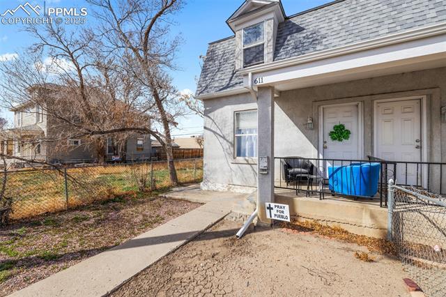 609 W 8th Street 611