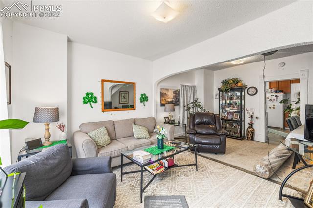 609 W 8th Street 611