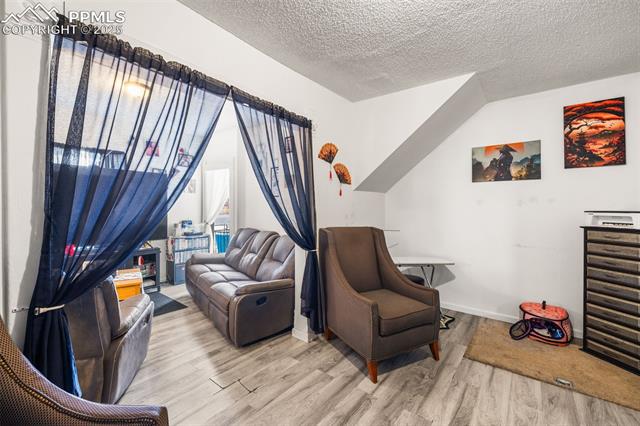 609 W 8th Street 611