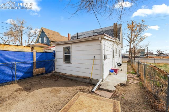609 W 8th Street 611