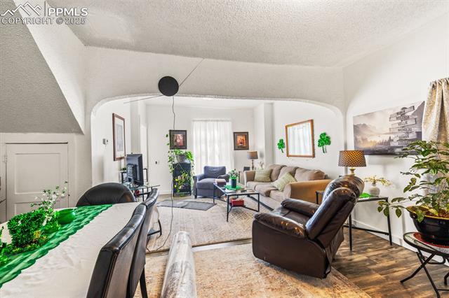 609 W 8th Street 611