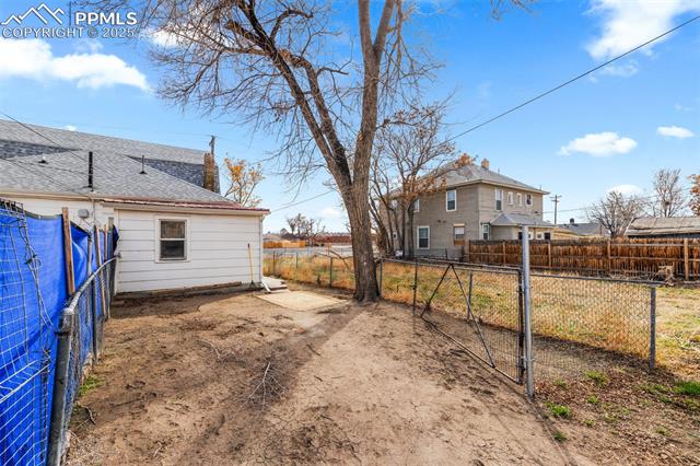 609 W 8th Street 611