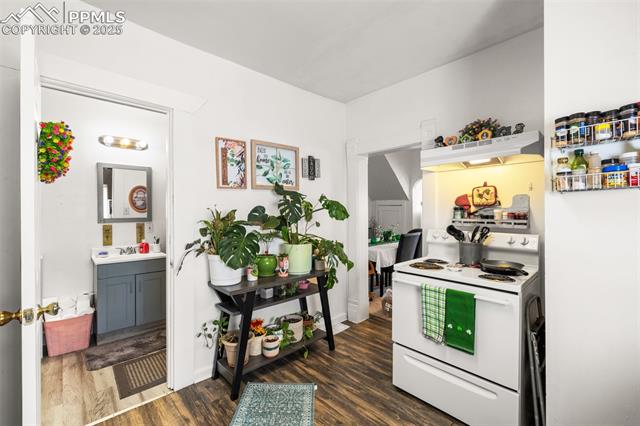 609 W 8th Street 611