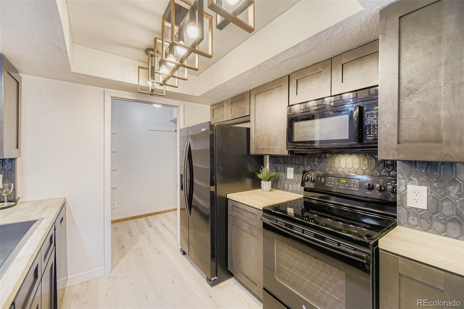 10806 W Evans Avenue Unit: 4