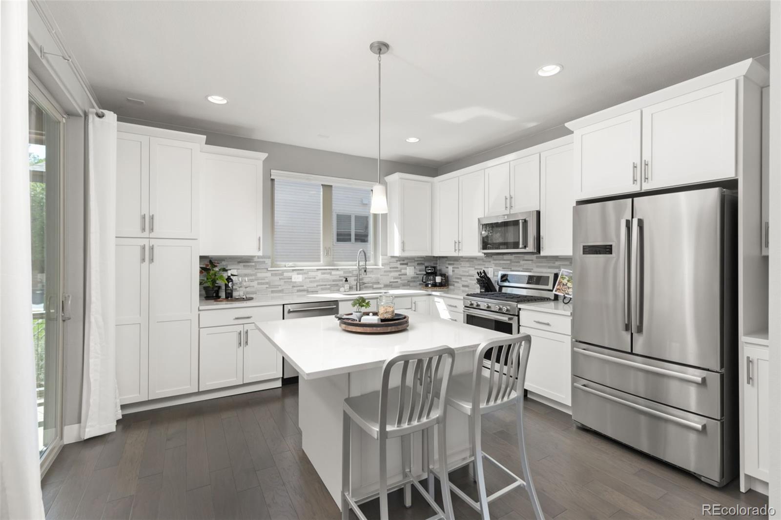 4656 W 50th Place