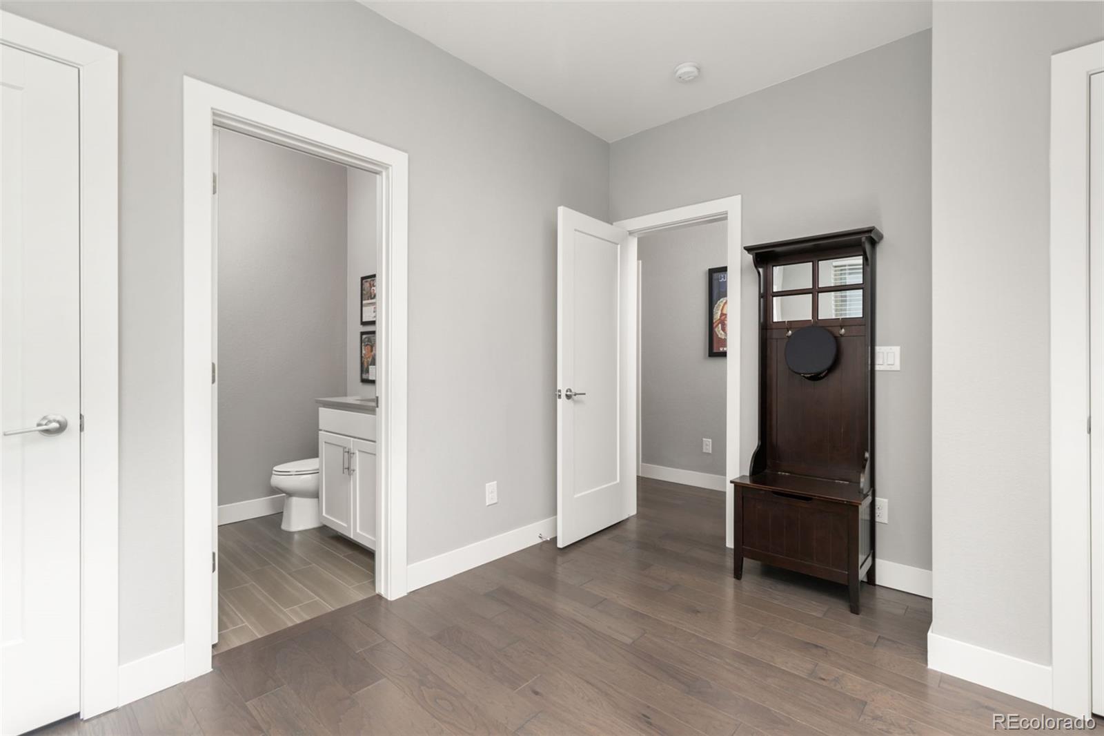 4656 W 50th Place