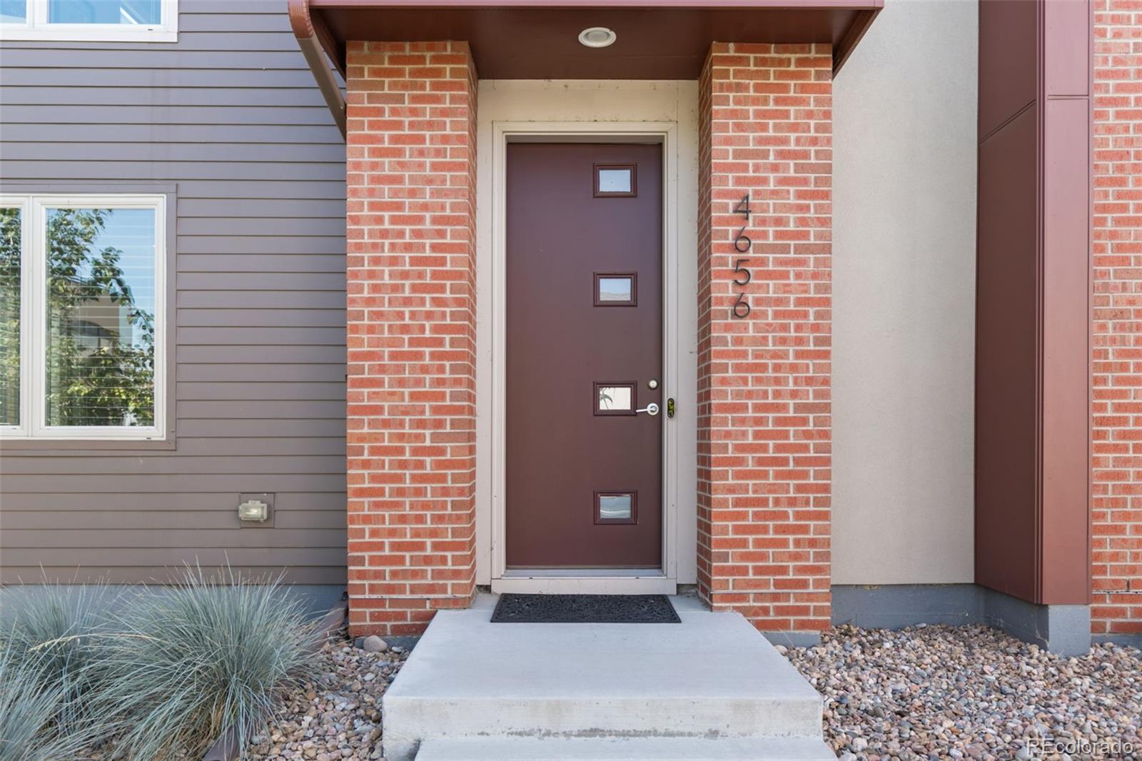 4656 W 50th Place