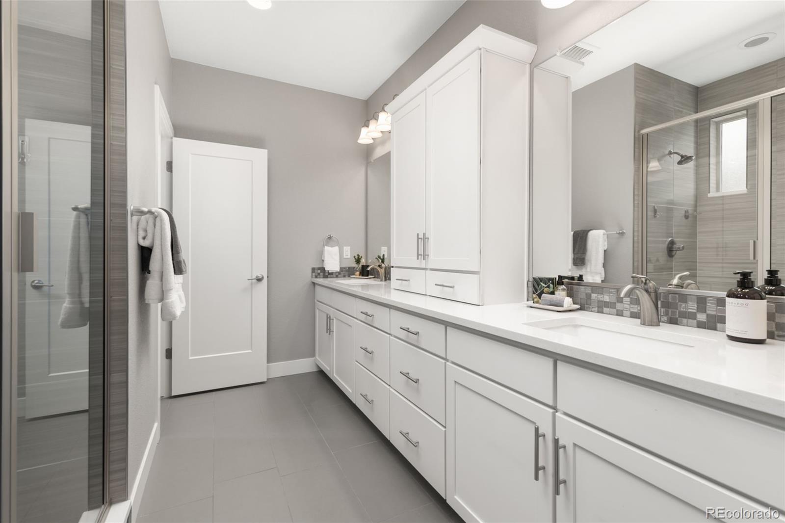 4656 W 50th Place