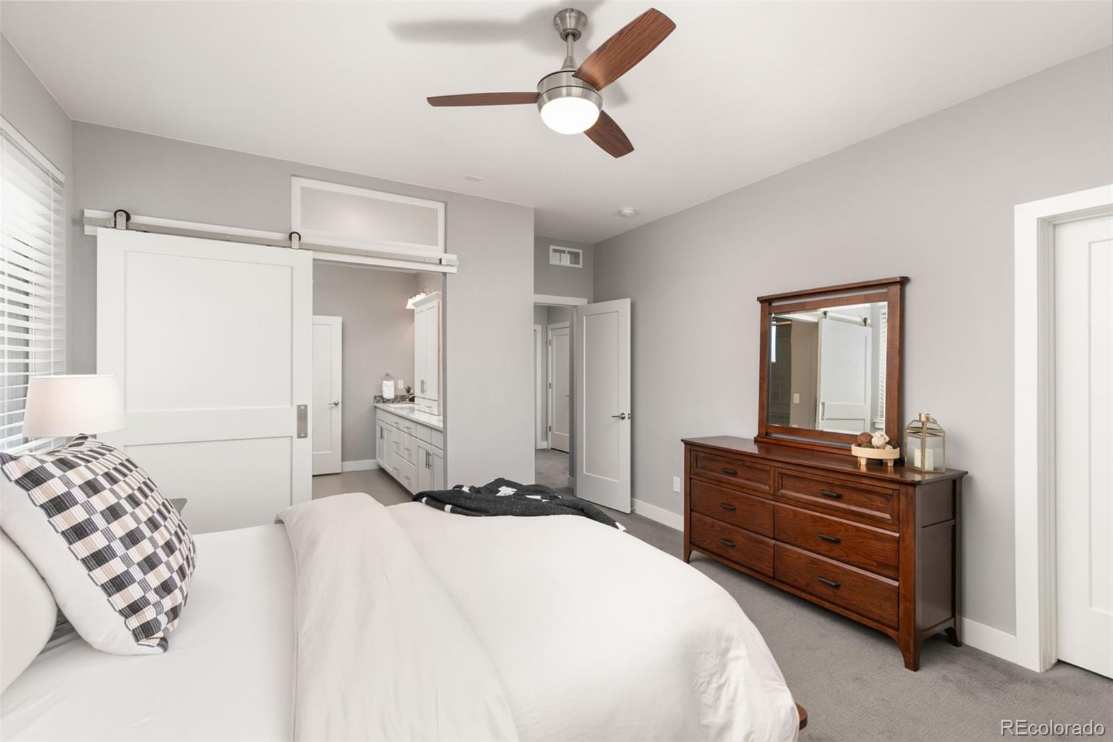 4656 W 50th Place