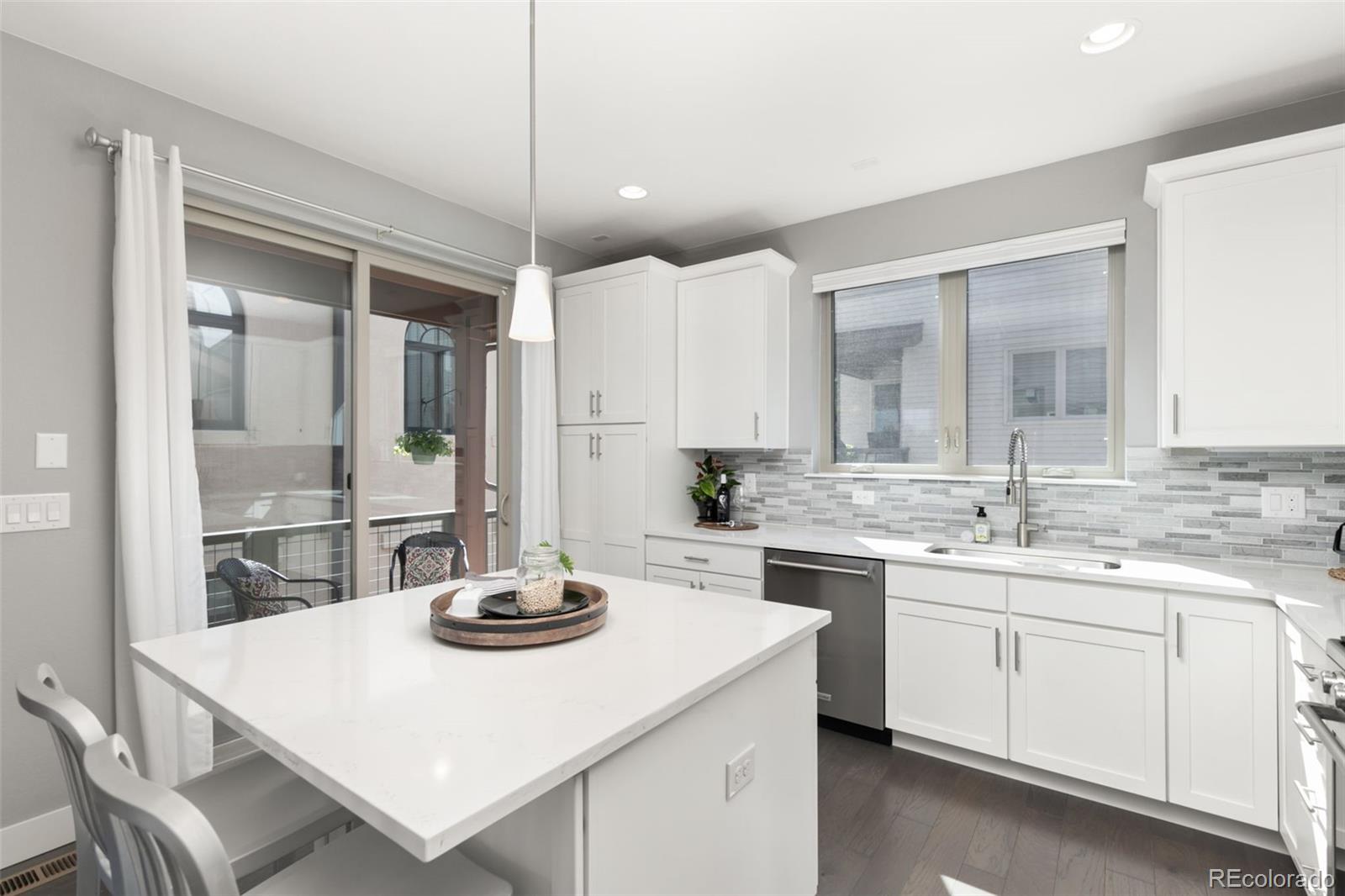 4656 W 50th Place
