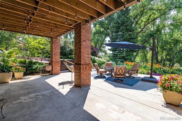 6722 S Wolff Court